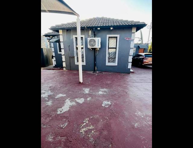 3 BEDROOM HOUSE FOR SALE IN COSMO CITY